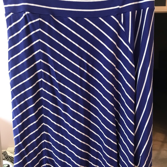 A Pea in the Pod maternity skirt - Picture 3 of 5